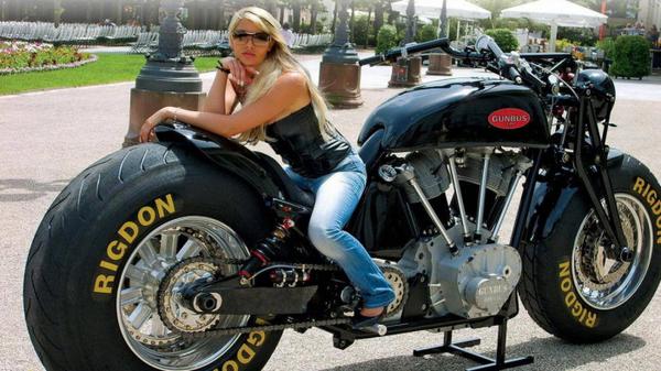 Há hốc mồm với siêu mô tô có kích thước lớn nhất thế giới