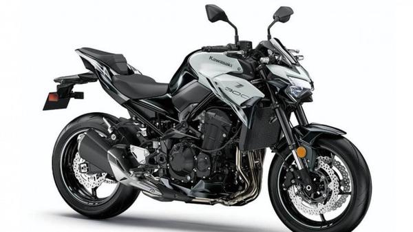 Kawasaki Z900 2022 trang bị bình xăng dung tích 17 lít dành cho những chuyến đi xa