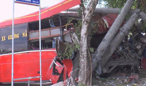 Xe khách va chạm với đoàn xe đạp trên QL54 khiến 3 người tử vong, 4 người bị thương nặng