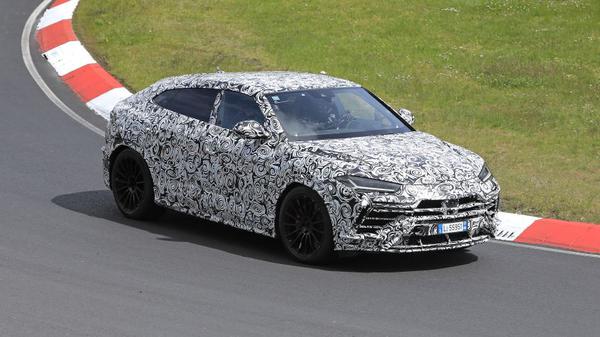 Lamborghini Urus facelift 2022 mới xuất hiện tại đường đua Nurburgring
