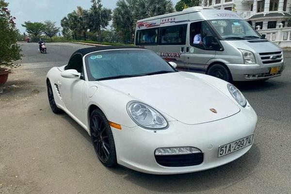 Xe thể thao mui trần Porsche Boxster gần 15 tuổi rao bán giá ngang Mercedes-Benz C200 2022
