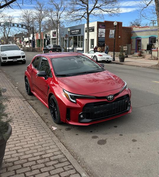 Chủ sở hữu xe Toyota GR Corolla kiện đại lý vì thiết bị theo dõi GPS bí mật