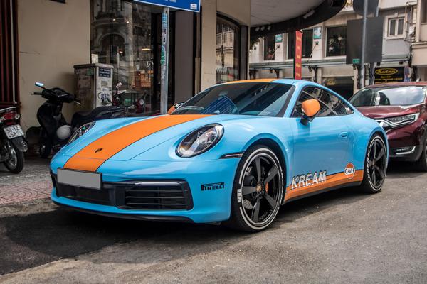 Ngắm Porsche 911 với màu ngoại thất phong cách McLaren Elva tại TP.HCM