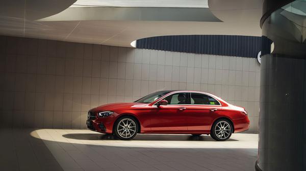 Mercedes-Benz E-Class 2021 chính thức ra mắt Việt Nam với 2 phiên bản, giá từ 2,31 tỷ đồng