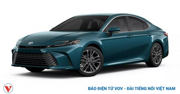 Toyota Camry đời mới chốt giá từ 722 triệu đồng, bản hybrid là tiêu chuẩn