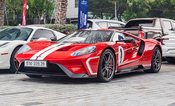 Ngắm nhìn Ford GT Heritage Edition xuất hiện trên đường phố TP.HCM