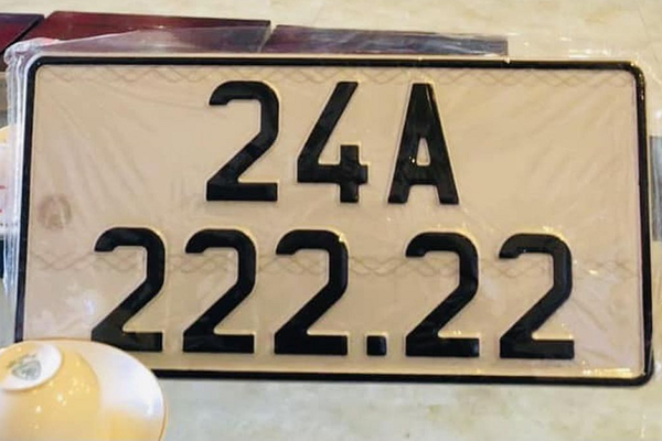 Porsche Panamera biển “ngũ quý 2” của đại gia Lào Cai