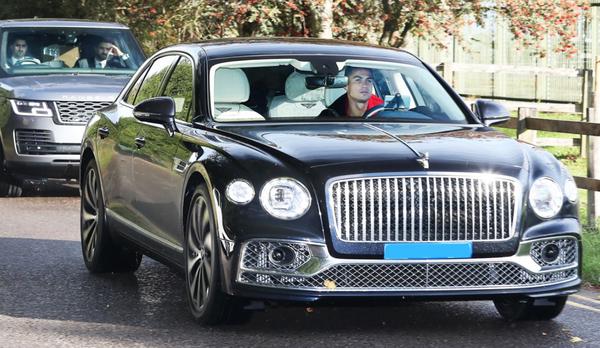 Ronaldo tậu thêm Bentley Flying Spur tại Manchester