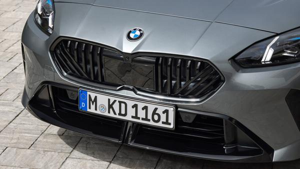 BMW 1 có ca lăng mũi hổ giống y hệt Kia