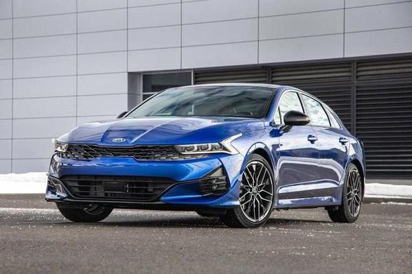 Top 3 mẫu sedan tầm giá 1 tỷ đồng đáng mua tại Việt Nam