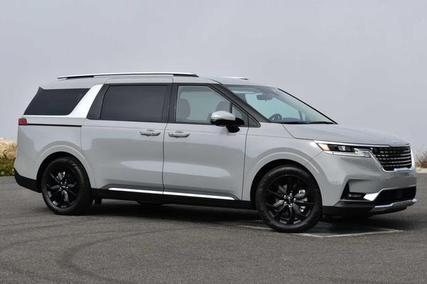 Đại lý tiết lộ giá bán của Kia Carnival 2022 trước thềm ra mắt