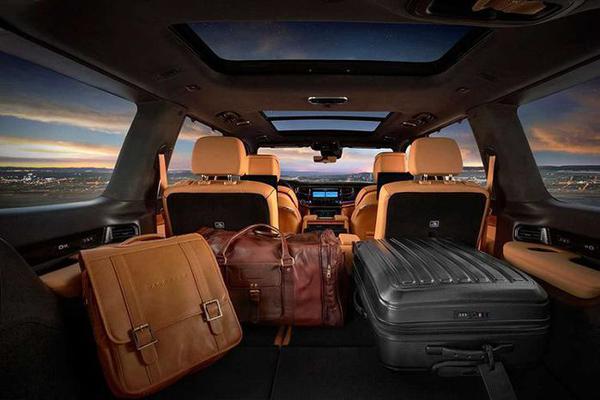 Jeep Wagoneer L 2023 chính thức ra mắt với kích thước khủng