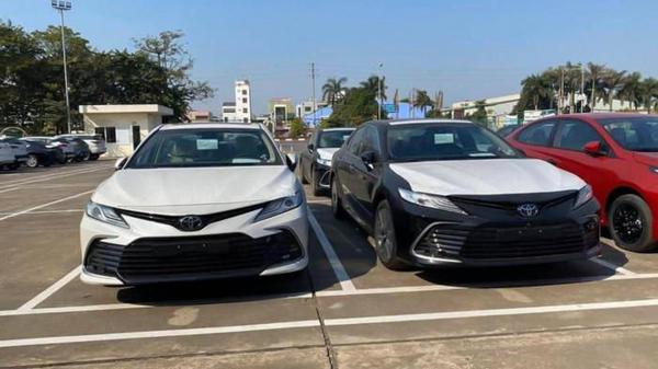 Toyota Camry 2022 xác nhận ra mắt tại Việt Nam vào ngày 17/12 sắp tới
