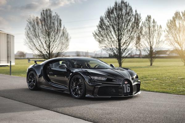 Chi tiết về chiếc Bugatti Chiron thứ 300 vừa được xuất xưởng