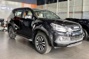Cạnh tranh Toyota Fortuner, Isuzu mu-X hạ giá sốc còn 650 triệu đồng.