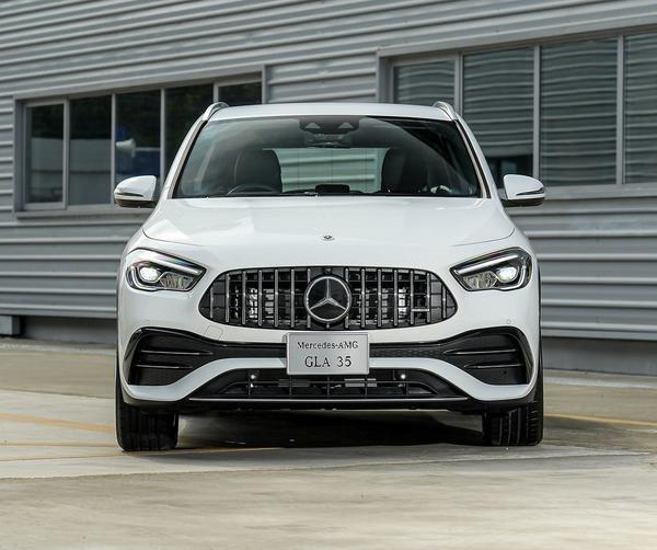 Mercedes-AMG GLA 35 4MATIC 2021 ra mắt tại Thái Lan, sở hữu công nghệ đường đua đắt giá