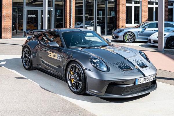 Chiêm ngưỡng Porsche 911 GT3 bản kỷ niệm 30 năm giải đua Porsche Supercup độc nhất thế giới