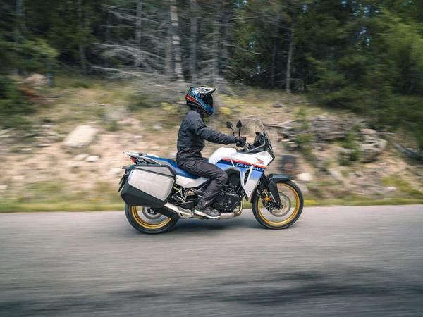 Honda XL750 Transalp 2023 ra mắt với thiết kế mang tính truyền thống