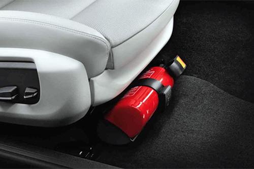 Quy định ôtô 4 chỗ phải lắp bình chữa cháy chính thức được bãi bỏ