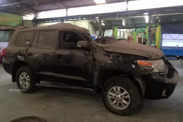 Toyota Land Cruiser nát tươm được "hồi sinh" với chi phí 1 tỷ đồng