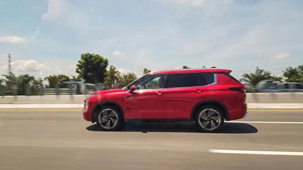 Mitsubishi Outlander thế hệ mới "dạo phố" Thái Lan trước thềm ra mắt