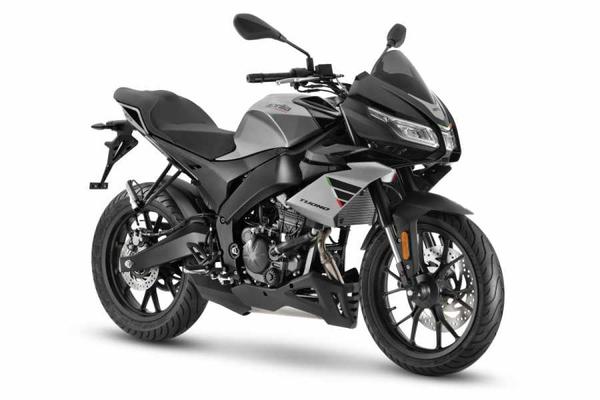 Cặp đôi RS 125 và Tuono 125 sẽ được nhà sản xuất trang bị thêm một số chi tiết mới