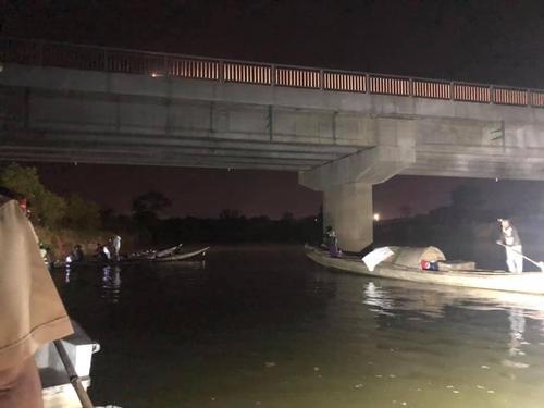 Tài xế ô tô trốn chốt kiểm tra nồng độ cồn rồi tông vào nhóm học sinh khiến 1 người tử vong, 3 người bị thương