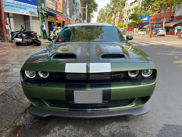 Ngắm Dodge Challenger Hellcat Redeye đầu tiên về Việt Nam của ông Đặng Lê Nguyên Vũ