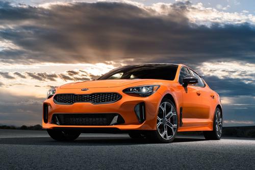 Kia Stinger đời 2022 nhận nâng cấp ngoại hình mới mẽ cùng động cơ vượt trội