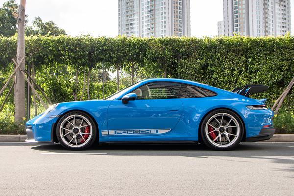 Porsche 911 GT3 xuống phố, gây chú ý với màu sơn độc lạ