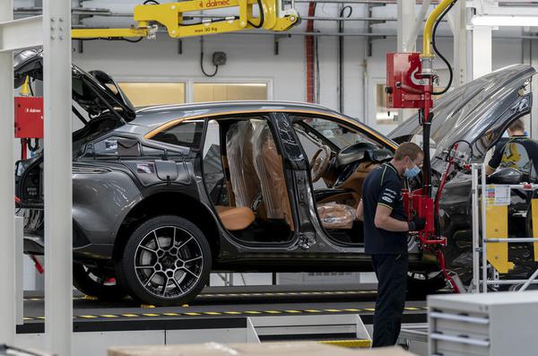 Aston Martin xác nhận sa thải 95 người mất việc làm tại nhà máy St Athan