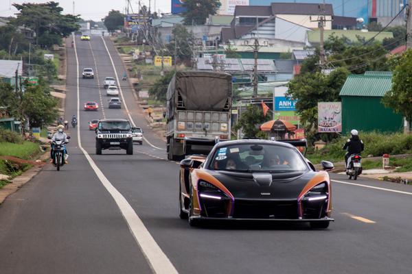 McLaren Senna cùng loạt xe sang du hành tại Đắk Nông