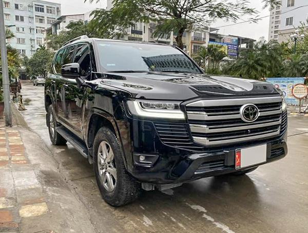 Toyota Land Cruiser thế hệ mới chạy hơn 10.000km rao bán với giá như xe mới