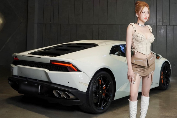 Hot girl Việt tự tặng quà Valentine bản thân là siêu xe Lamborghini Huracan 10 tỷ