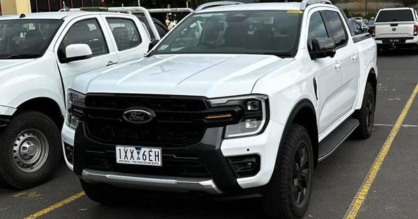 Bán tải Ford Ranger bản hybrid cắm điện lộ diện