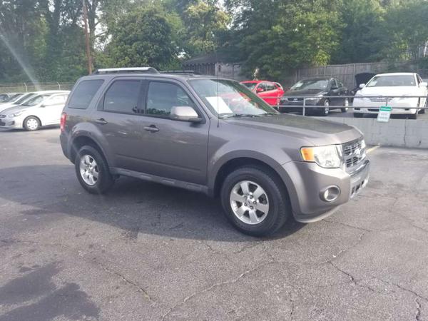 Tài chính 350 triệu, nên mua Ford Escape hay Santa fe máy dầu?