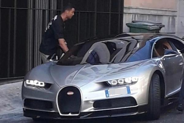 Phát hiện Cristiano Ronaldo dạo phố bằng Bugatti Chiron tại Bồ Đào Nha