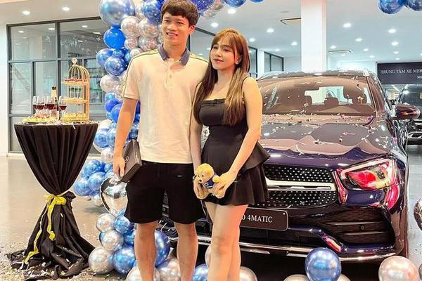 Tiền vệ Hoàng Đức "tậu" Mercedes-Benz GLC màu xanh bắt mắt giá hơn 2,5 tỷ