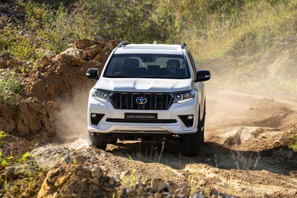 Toyota Land Cruiser Prado 2021 ra mắt Việt Nam với một số cải tiến về trang bị