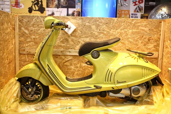 Cận cảnh Piaggio Vespa 946 có giá ô tô ở Việt Nam