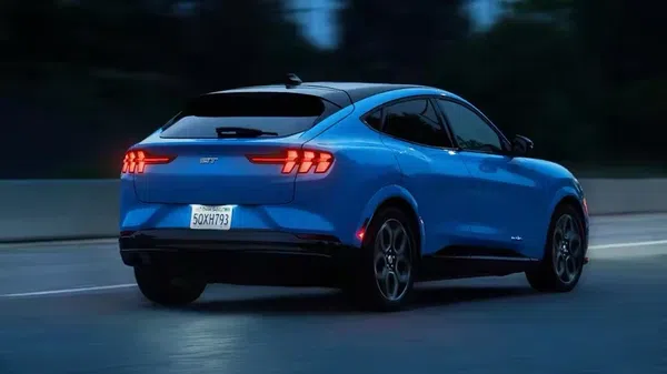 Hãng Ford lỗ hơn một tỉ USD vì sản xuất xe điện