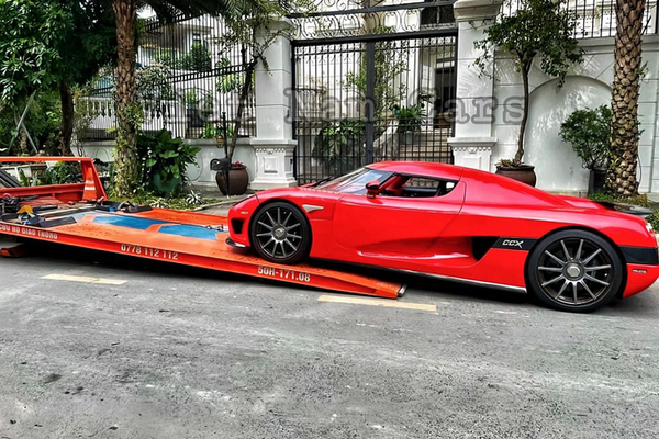 Siêu phẩm Koenigsegg CCX giá biệt thự đỏ rực tại Việt Nam