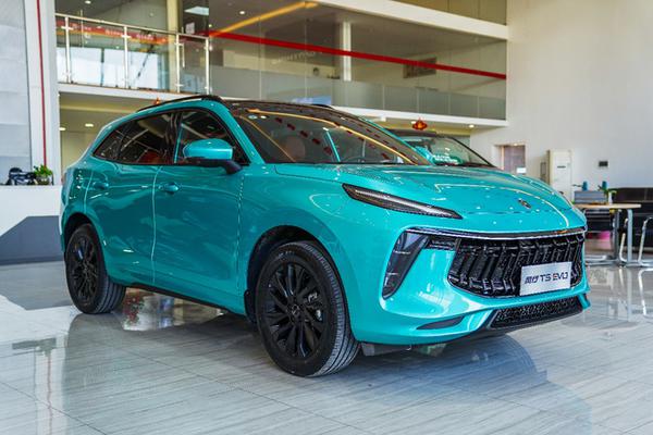 Xe Trung Quốc Dongfeng T5 EVO có bản giá rẻ cho khách hàng Việt, chỉ 669 triệu đồng