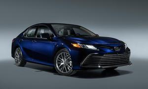 Toyota đã cho trình làng mẫu xe Toyota Camry 2021 trang bị công nghệ an toàn mới