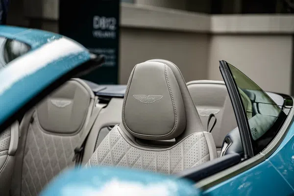 Siêu phẩm Aston Martin DB12 Volante cập bến Đông Nam Á