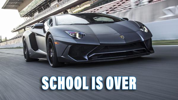 Học sinh trung học ở Úc lái chiếc Lamborghini Aventador SV tới trường