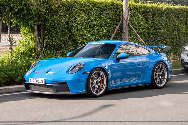 Porsche 911 GT3 xuống phố, gây chú ý với màu sơn độc lạ
