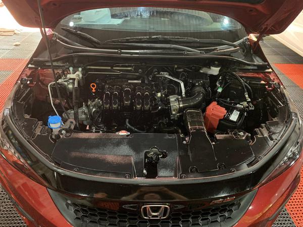 Có nên rửa khoang động cơ xe hơi?