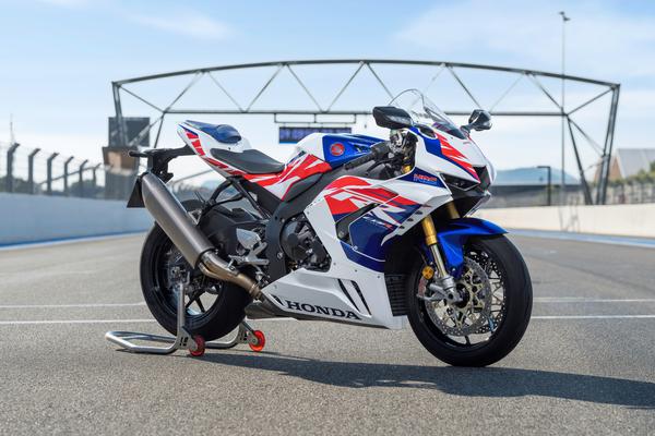 Honda CBR1000RR-R bổ sung phiên bản kỷ niệm 30 năm