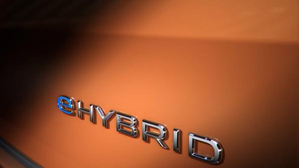 Volkswagen Transporter thế hệ thứ 7 công bố ảnh teaser mới